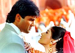 Sunil Shetty and Sonali Bendre
