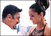 Kamal Haasan with Simran in Panchathanthiram