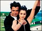 Bobby Deol serenades Amisha Patel in Kranti 