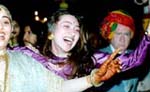 Karishma dances at the baraat